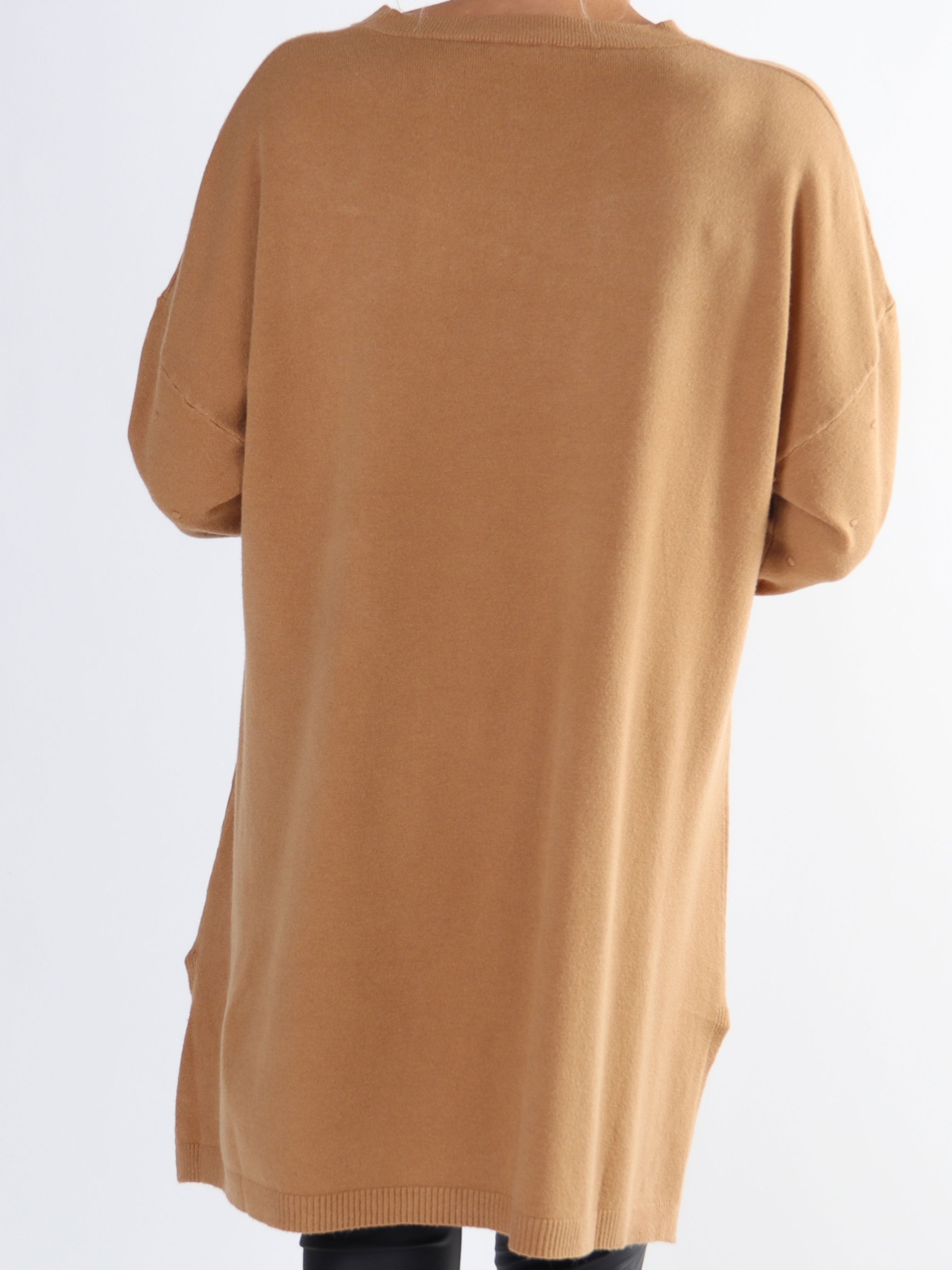 Zina - Plus size strikbluse med prikket detaljer i stoffet